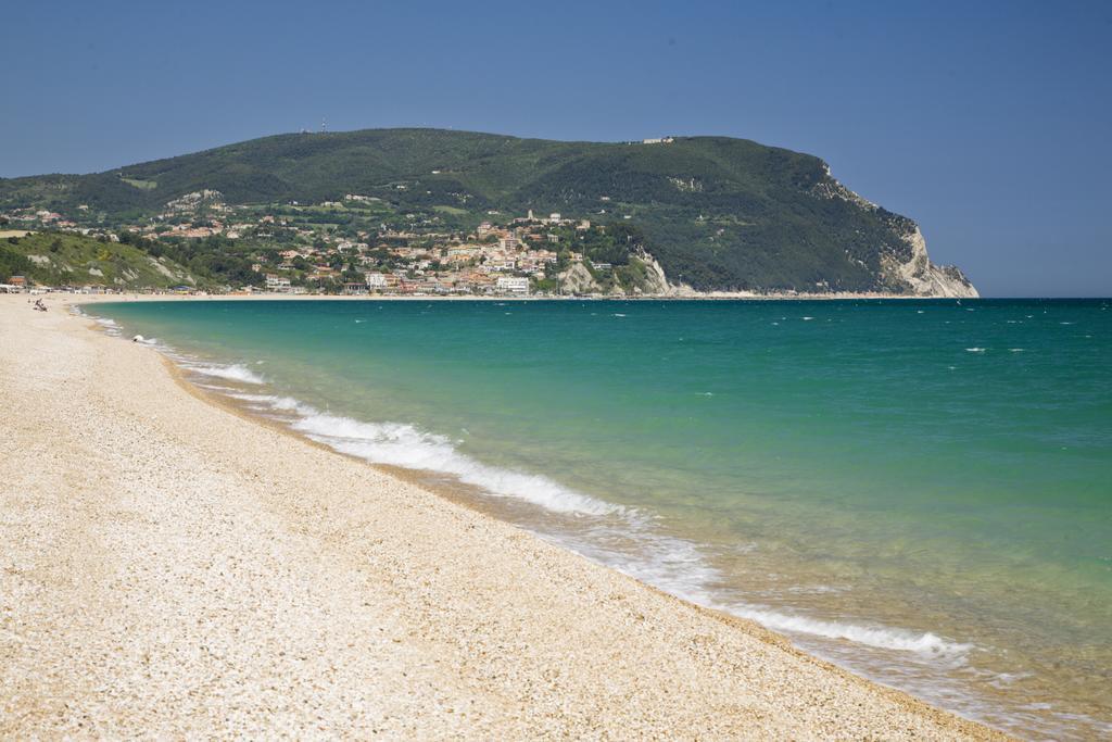 Da Mariolino Hotel Numana Bagian luar foto
